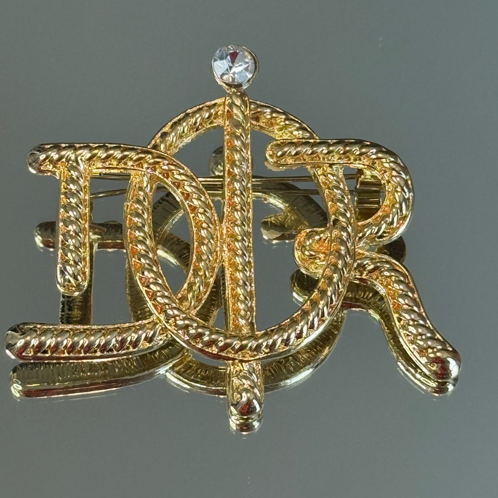 Elegant Brooch with Rhinestone Accent.